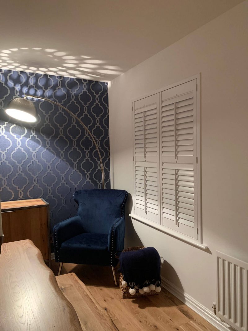 Corner-chair-with-lamp Corner-chair-with-lamp