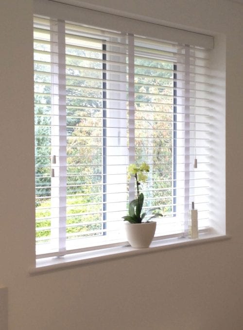 Wood-Venetian-blinds